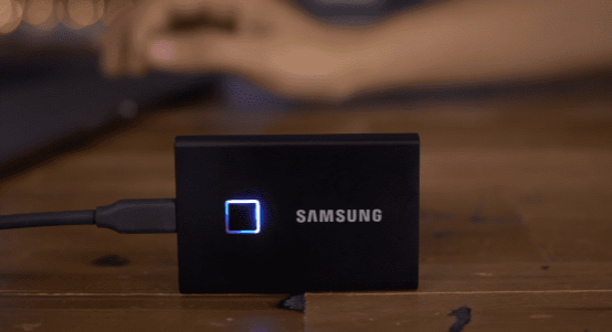 SSD USB-C siêu nhỏ tích hợp cảm biến vân tay